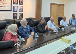 رئيس بلدية طولكرم يلتقي ممثلي النقابات العمالية ويؤكد أن حقوق العاملين في صدارة الأولويات