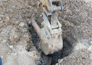 أعمال تمديد خطوط صرف صحي في مخيم طولكرم