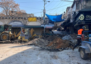 طواقم بلدية طولكرم تعمل على إصلاح خطوط المياه الرئيسية