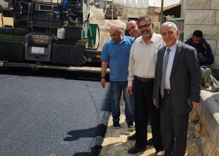 تنفيذ مشروع تأهيل وتعبيد عدد من الطرق الاصطلاحية على نظام المساهمه