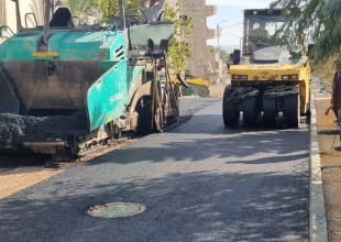 بلدية طولكرم تباشر أعمال تأهيل وتعبيد شارع حيوي في منطقة إسكان المعلمين
