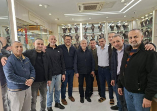 رئيس بلدية طولكرم يتفقد الأسواق ويشارك المواطنين أجواء ليلة عيد الفطر السعيد