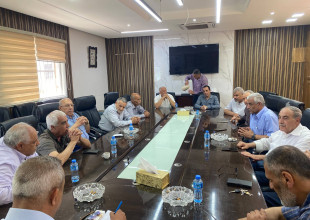 وفد من متقاعدي بلدية طولكرم يزور دار البلدية