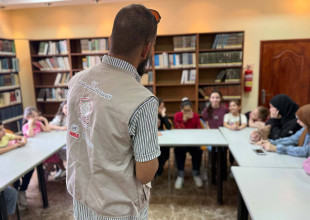 زيارة مؤسسة الرؤيا الفلسطينية للمكتبة العامة وتنفيذ ورشة توعية للاطفال