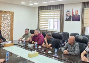 رئيس بلدية طولكرم يلتقي ممثلي النقابات العمالية ويؤكد أن حقوق العاملين في صدارة الأولويات