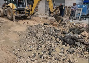 بالصور والفيديو : إصلاح خطوط الصرف الصحي في الحي الشرقي لمدينة طولكرم