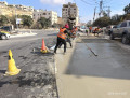 تنفيذ أعمال صب أرصفة محيط الدوار الجديد وسط مفرق الشوبكي