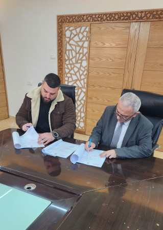 بلدية طولكرم توقع اتفاقية مع شركة بلدوزر للمقاولات