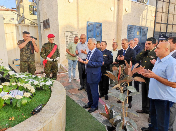 مشاركة رئيس بلدية طولكرم الدكتور المهندس رياض عوض في وضع أكاليل الزهور على ضريح الجندي المجهول