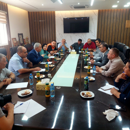 اجتماع رئيس بلدية طولكرم الدكتور المهندس رياض عوض وعدد من أعضاء المجلس البلدي