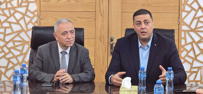 مدير شرطة محافظة طولكرم يزور بلدية طولكرم لبحث التعاون المشترك وتنظيم المدينة