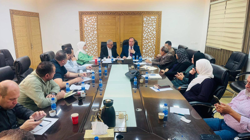 اللواء د. كميل يجتمع مع رئيس وأعضاء مجلس بلدية طولكرم ويناقش مجموعة من القضايا 