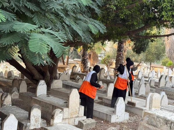 بلدية طولكرم والهلال الأحمر الفلسطيني ينظّمان حملة نظافة في المقبرة الغربية