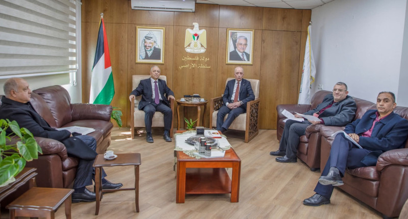 رئيس بلدية طولكرم يبحث مع رئيس سلطة الأراضي تعزيز التعاون في إدارة قطاع الأراضي