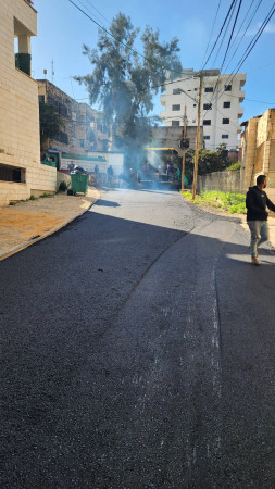 استمرار وتيرة العمل في مشروع تأهيل وتعبيد مجموعة من الشوارع الرئيسية والفرعية