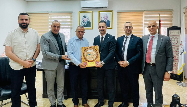 استقبال وفد من بنك القدس وبحث سبل التعاون المشترك