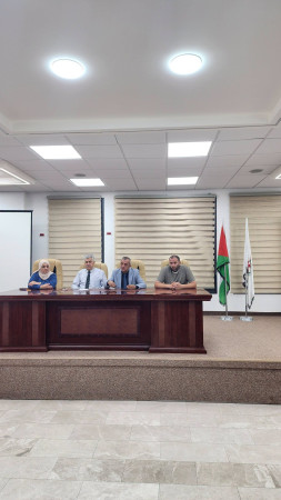 رئيس بلدية طولكرم يلتقي عمال مشاريع التعافي المجتمعي تمهيداً لانطلاقها