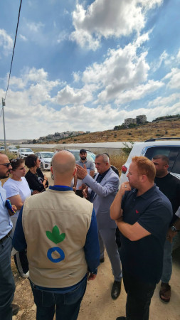 رئيس بلدية طولكرم يقود جولة تفقدية مع مؤسسات شريكة للاطلاع على احتياجات المناطق المهمشة والنازحين